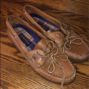 Sperrys boat shoes